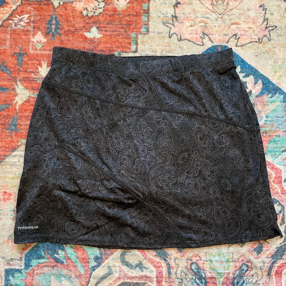 COLUMBIA Titanium Athletic Skirt with Shorts Sz M